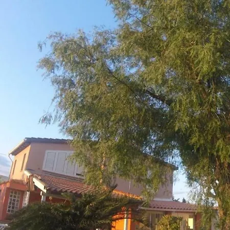 *indipendenthouse* Nyaraló Szirakúza